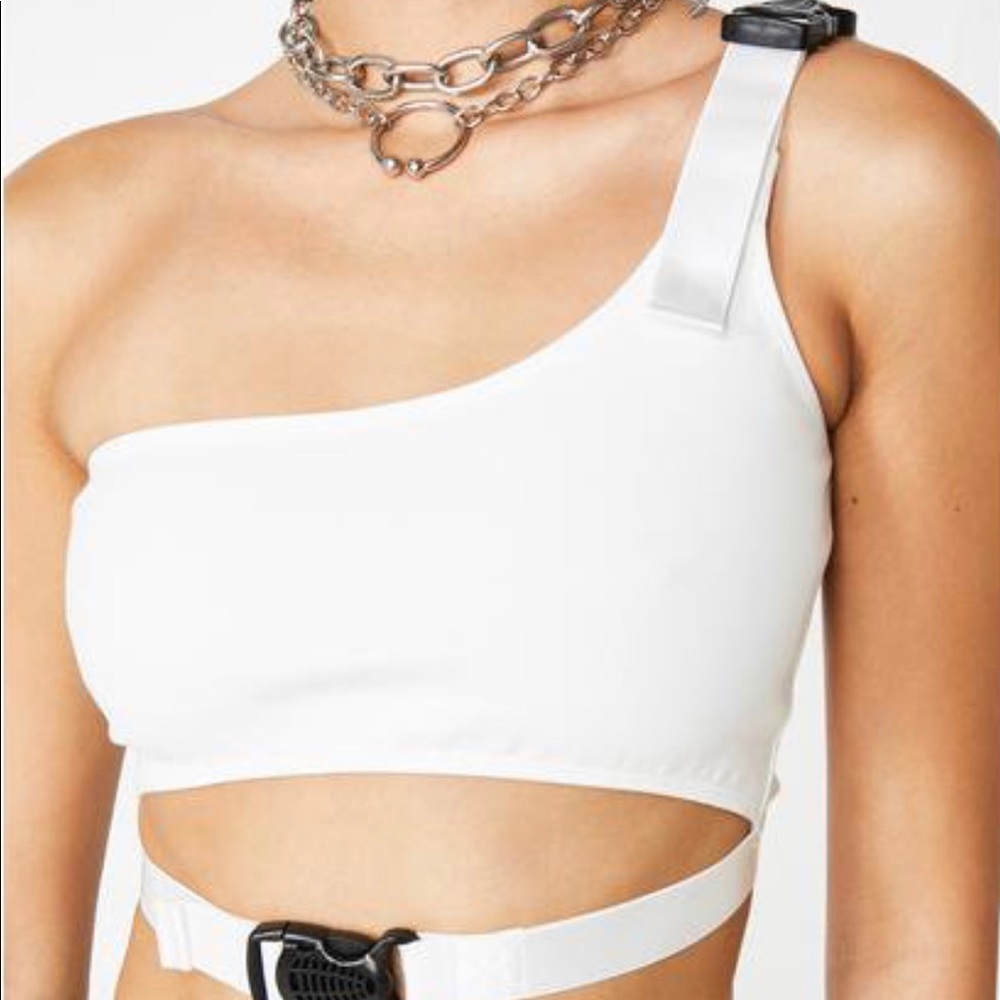 POSTER GIRL BUCKLE CROP TOP
